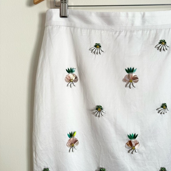 Banana Republic Satiny White Rhinestone Pineapple Embellishment Pencil Skirt - Picture 2 of 8